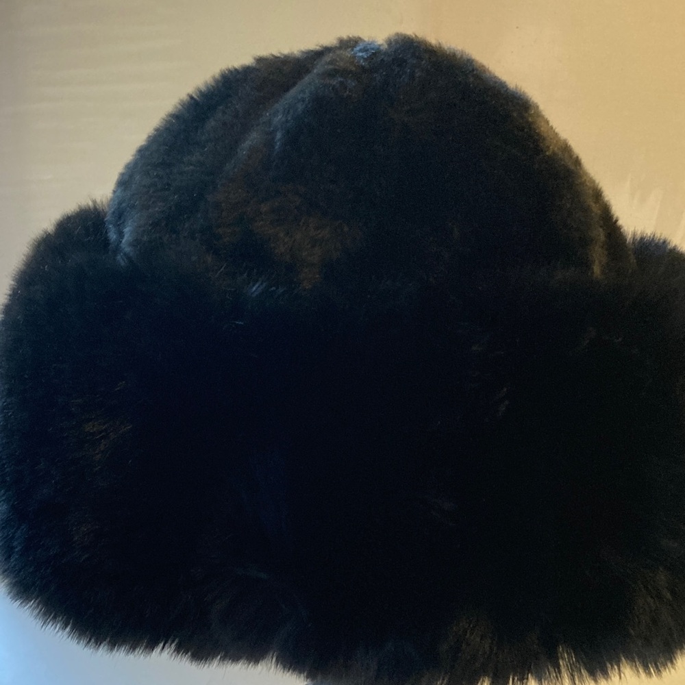New Luxurious Black Faux Fur Hat